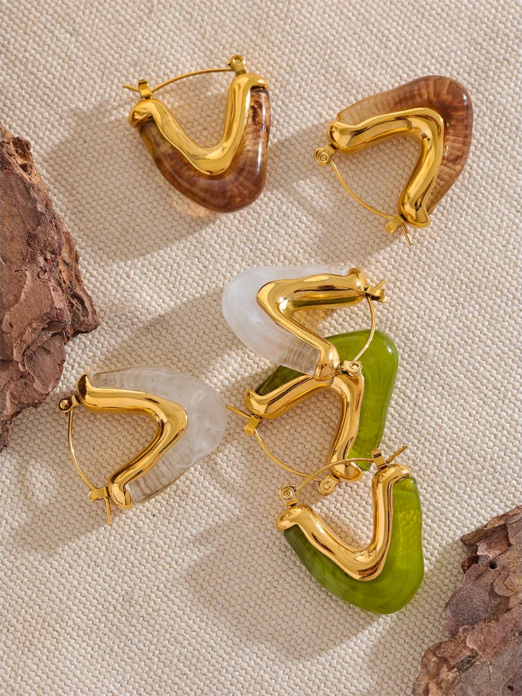 Acrylic V Shape Triangle Earrings - Ecru