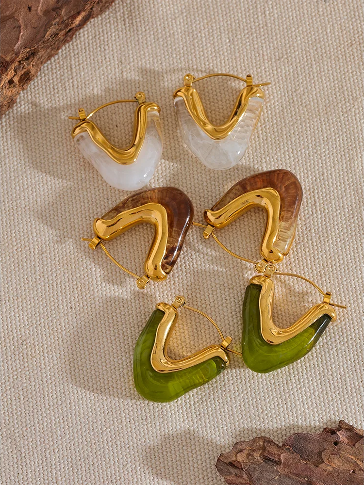 Acrylic V Shape Triangle Earrings - Ecru