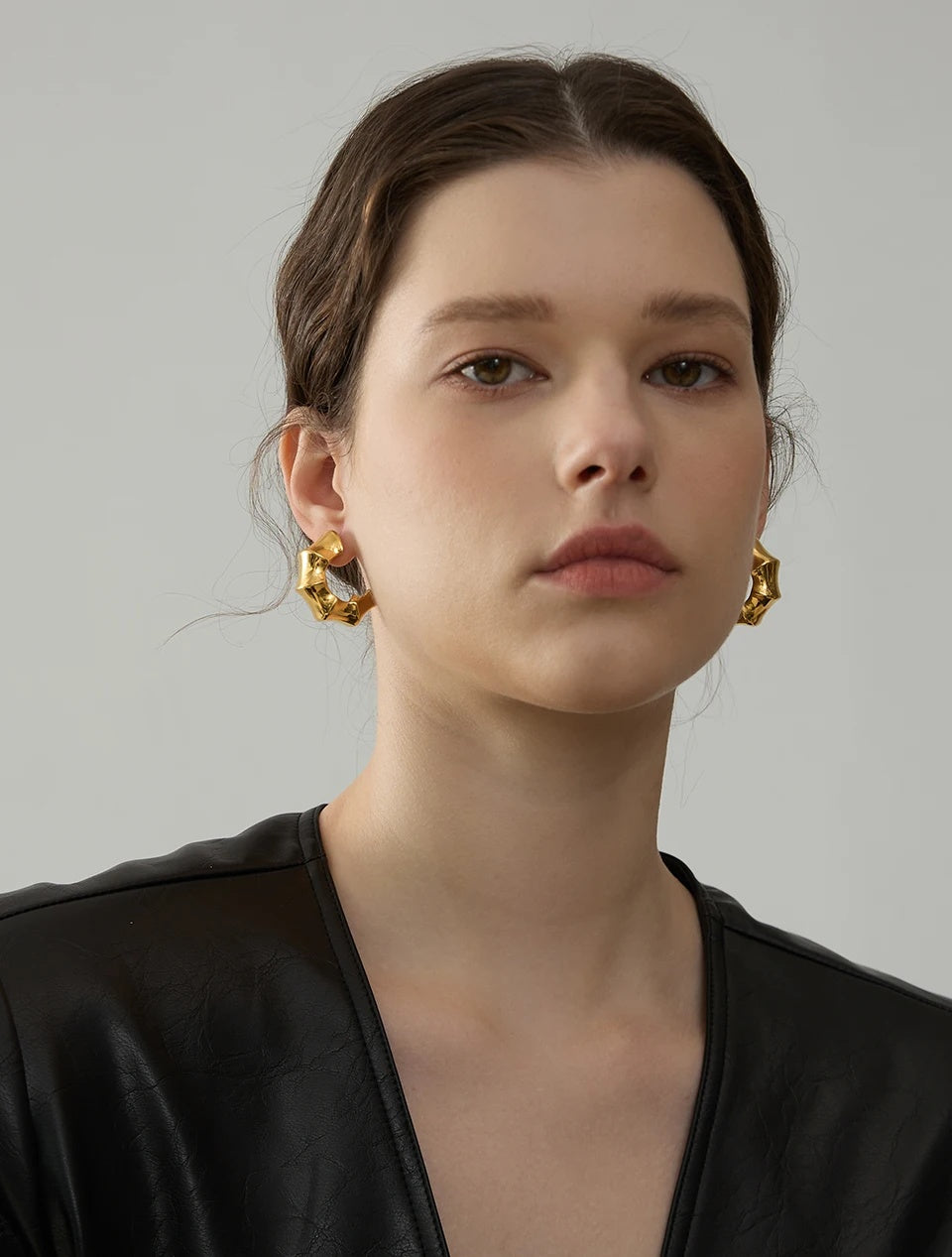 C Shape Geometric Huggie Earrings - Ecru