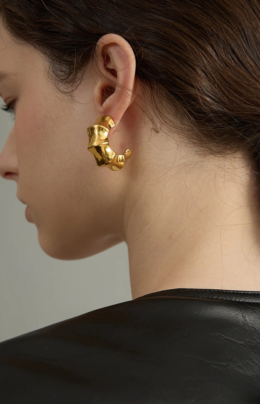 C Shape Geometric Huggie Earrings - Ecru