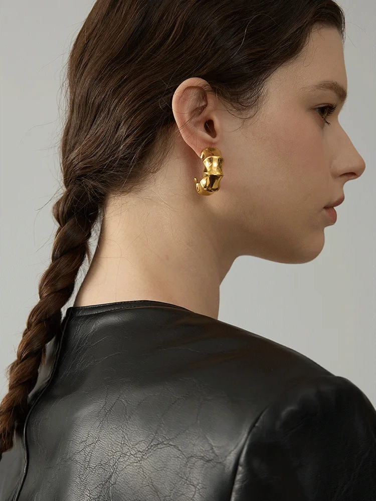 C Shape Geometric Huggie Earrings - Ecru