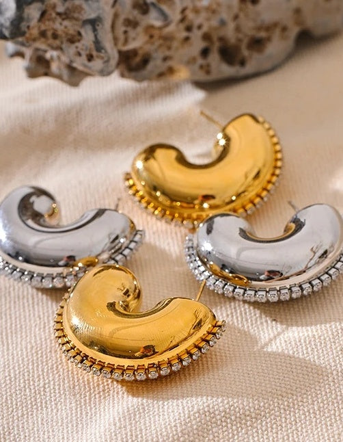 C Shape Trendy Huggie Earrings - Ecru