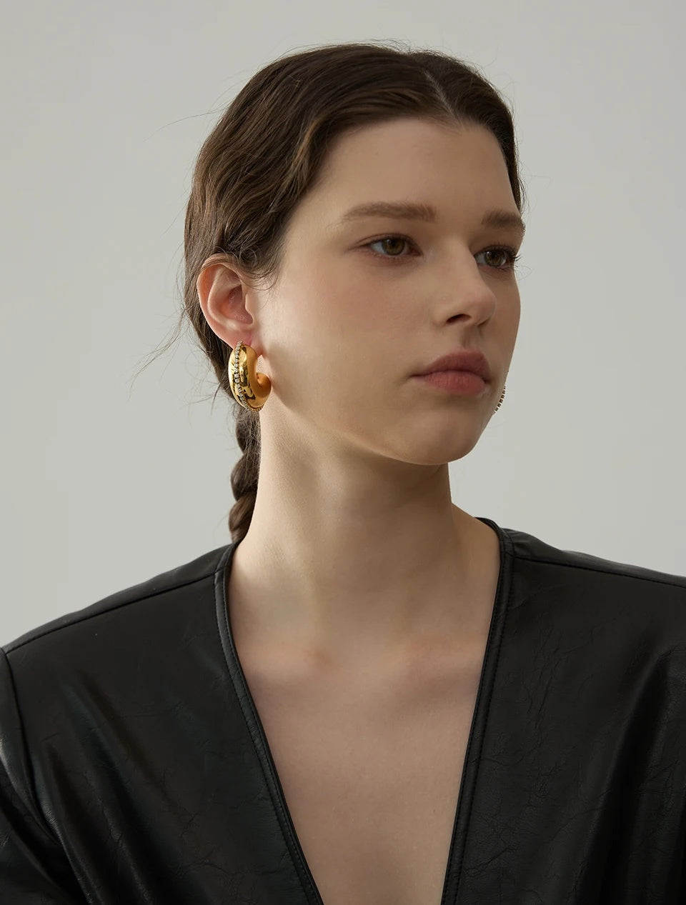 C Shape Trendy Huggie Earrings - Ecru