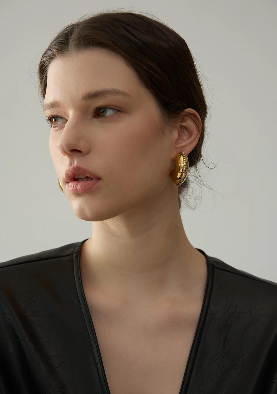 C Shape Trendy Huggie Earrings - Ecru