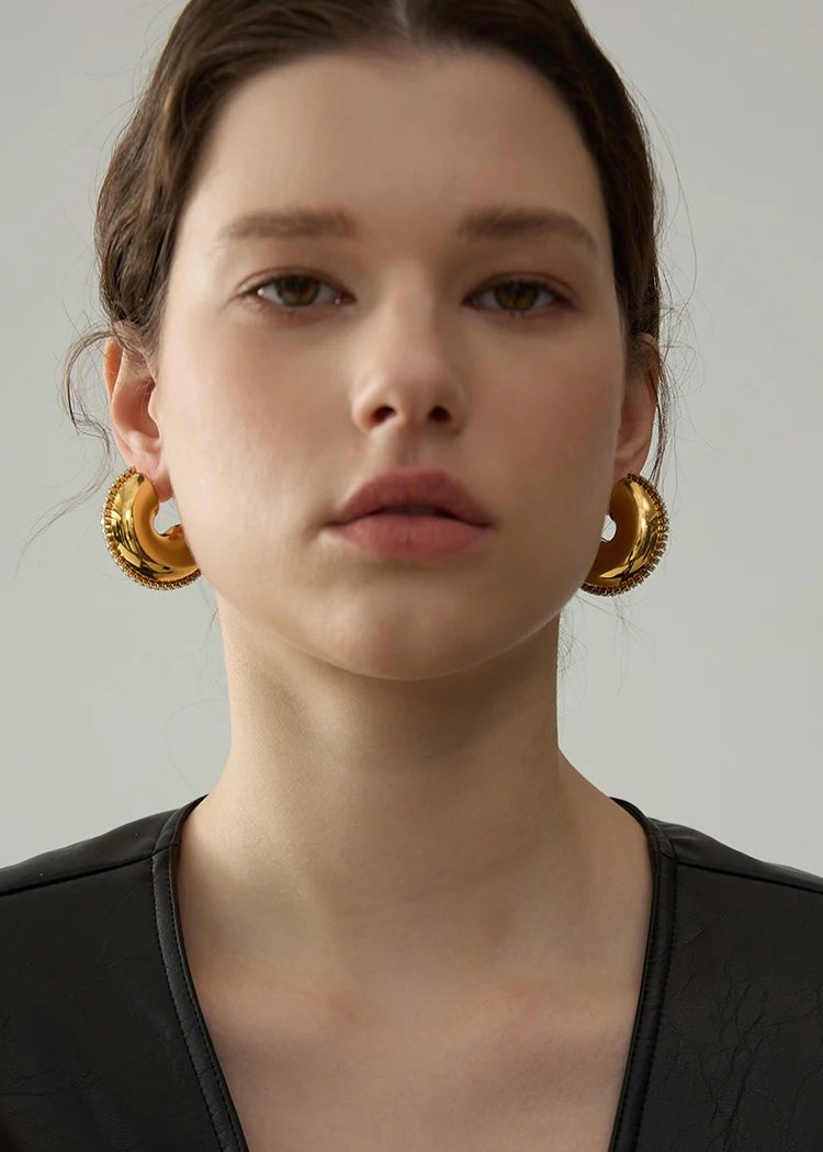 C Shape Trendy Huggie Earrings - Ecru