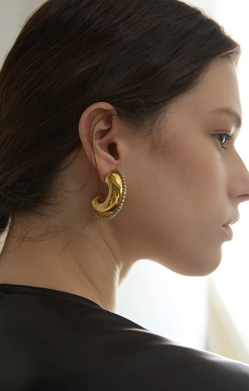 C Shape Trendy Huggie Earrings - Ecru