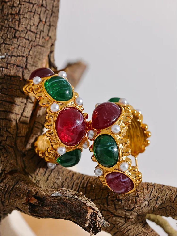 C-Shaped French Charm Earrings - Ecru