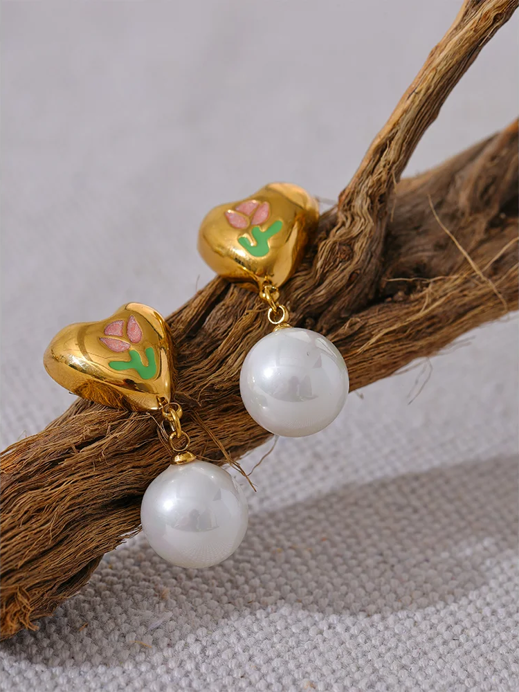 Cast Heart Imitation Pearls Earrings - Ecru