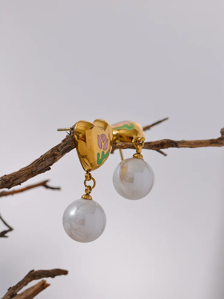 Cast Heart Imitation Pearls Earrings - Ecru