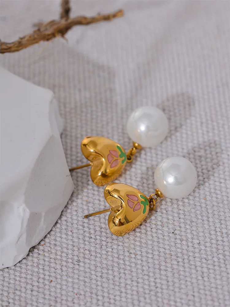 Cast Heart Imitation Pearls Earrings - Ecru