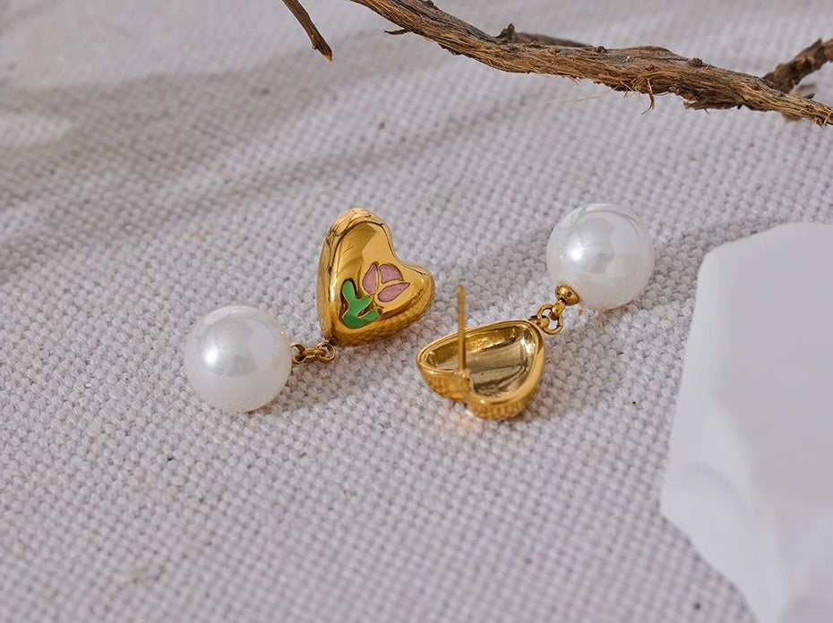 Cast Heart Imitation Pearls Earrings - Ecru