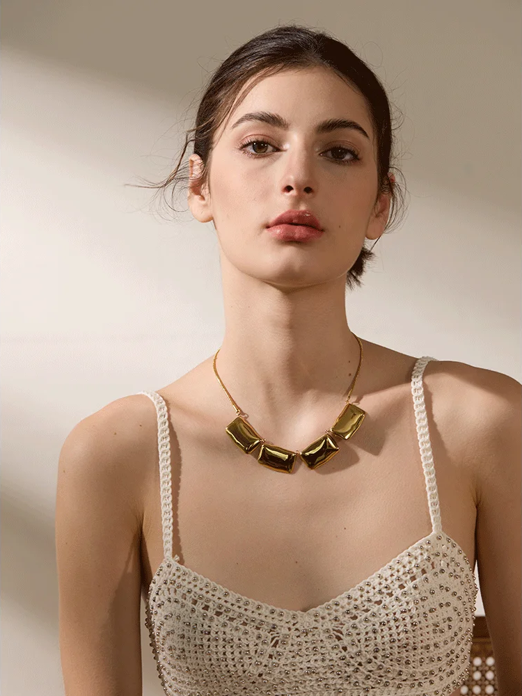 Chain Square Pendant Collar Necklace - Ecru