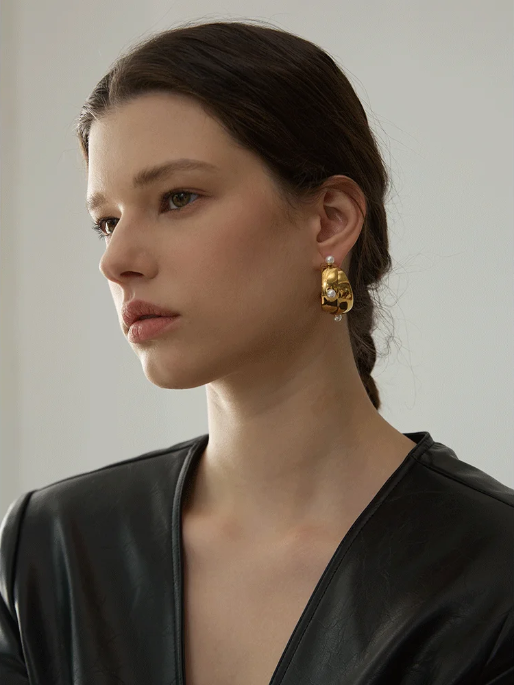 Chic Imitation Pearls Unusual Earrings - Ecru