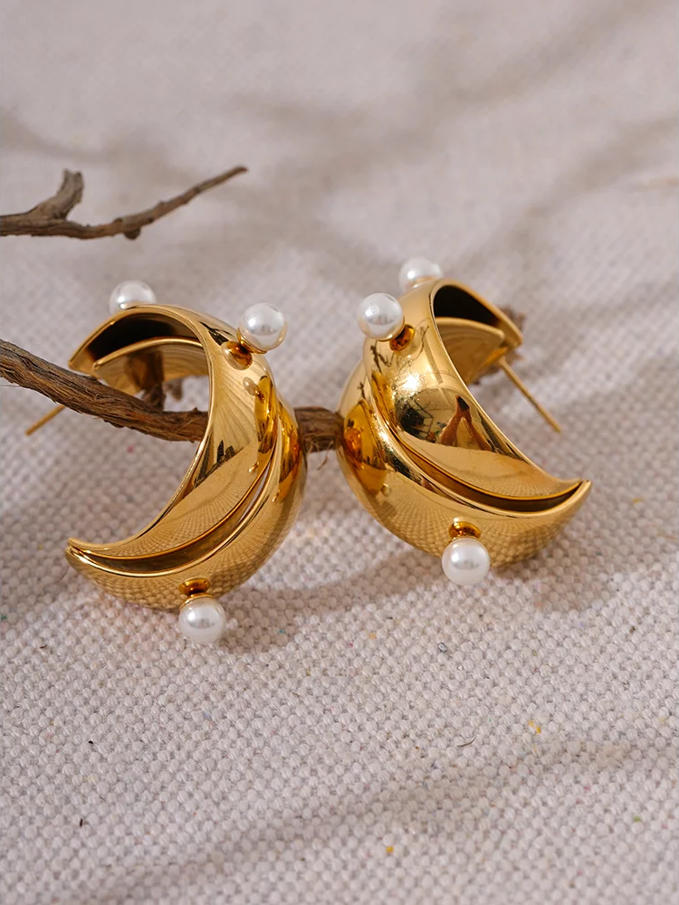 Chic Imitation Pearls Unusual Earrings - Ecru