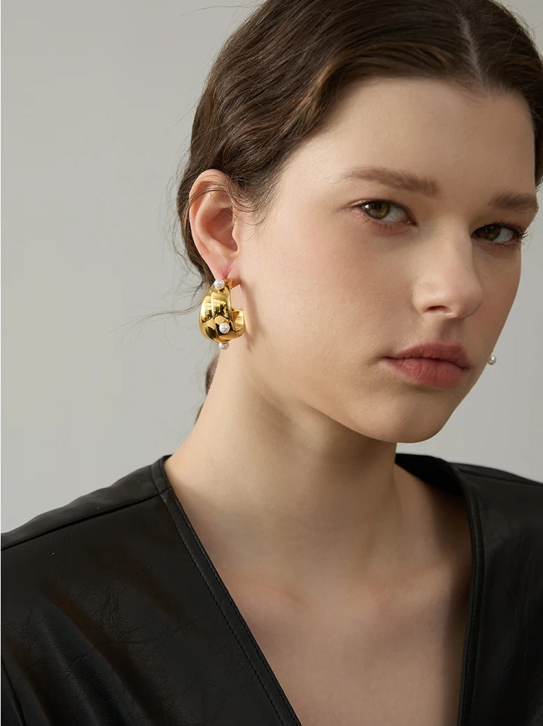 Chic Imitation Pearls Unusual Earrings - Ecru