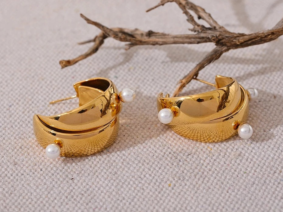 Chic Imitation Pearls Unusual Earrings - Ecru