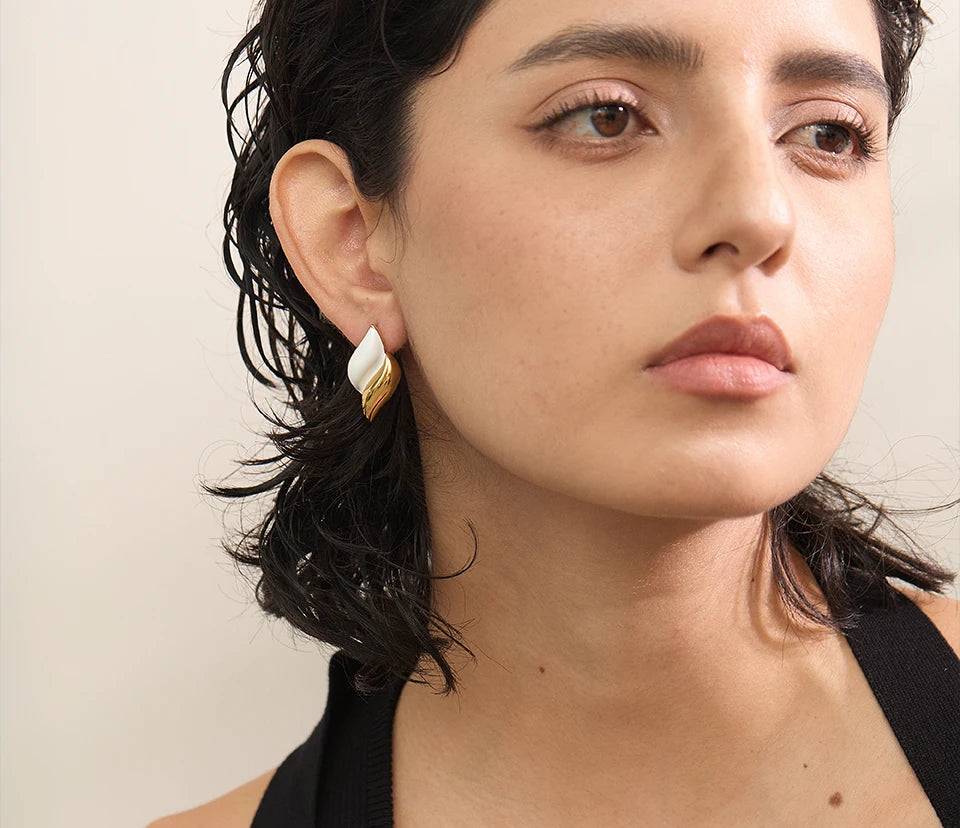 Chic Modern Unique Stud Earrings - Ecru