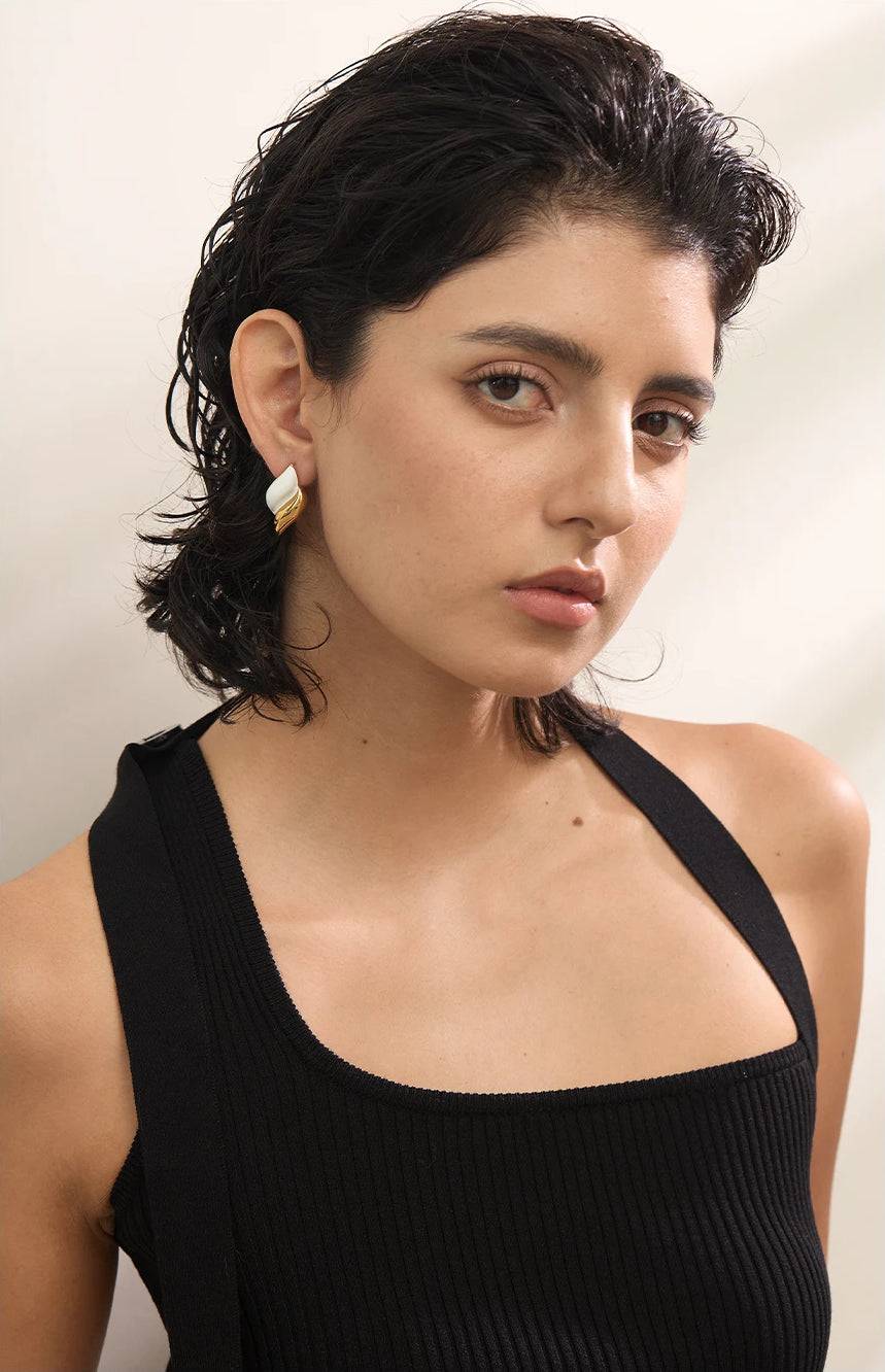Chic Modern Unique Stud Earrings - Ecru