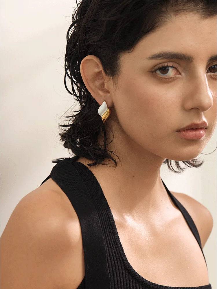 Chic Modern Unique Stud Earrings - Ecru