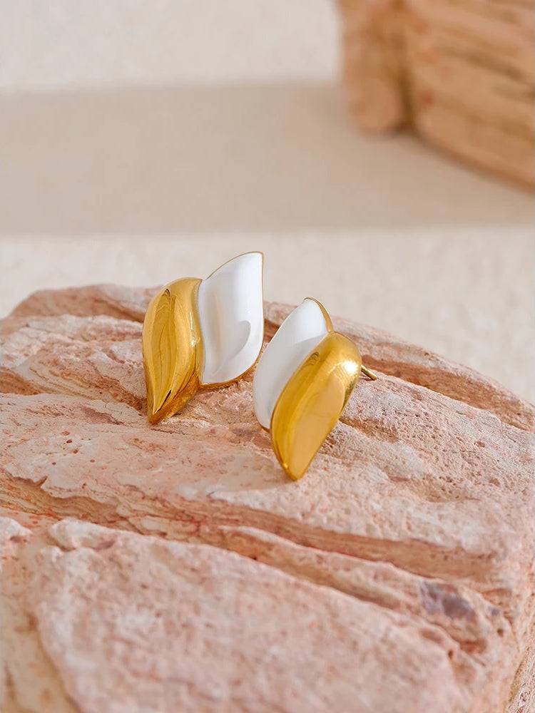 Chic Modern Unique Stud Earrings - Ecru