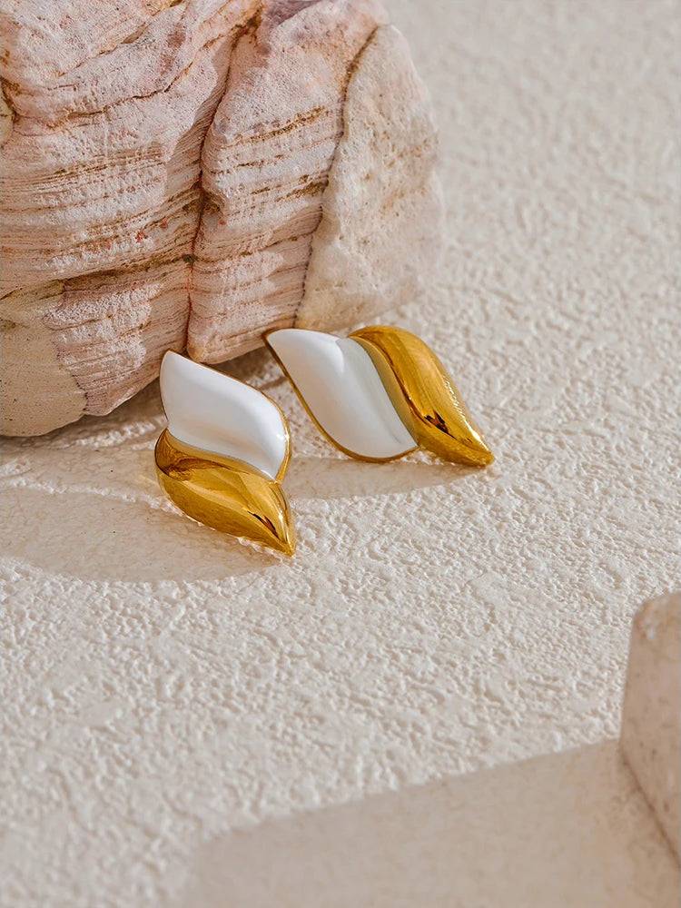Chic Modern Unique Stud Earrings - Ecru