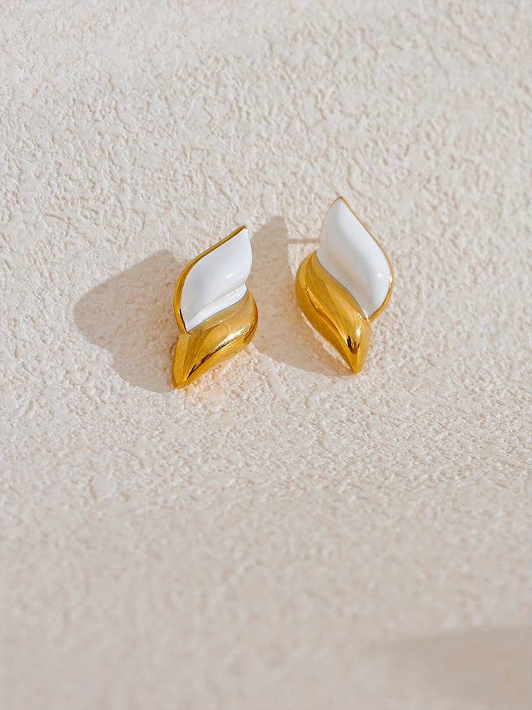 Chic Modern Unique Stud Earrings - Ecru