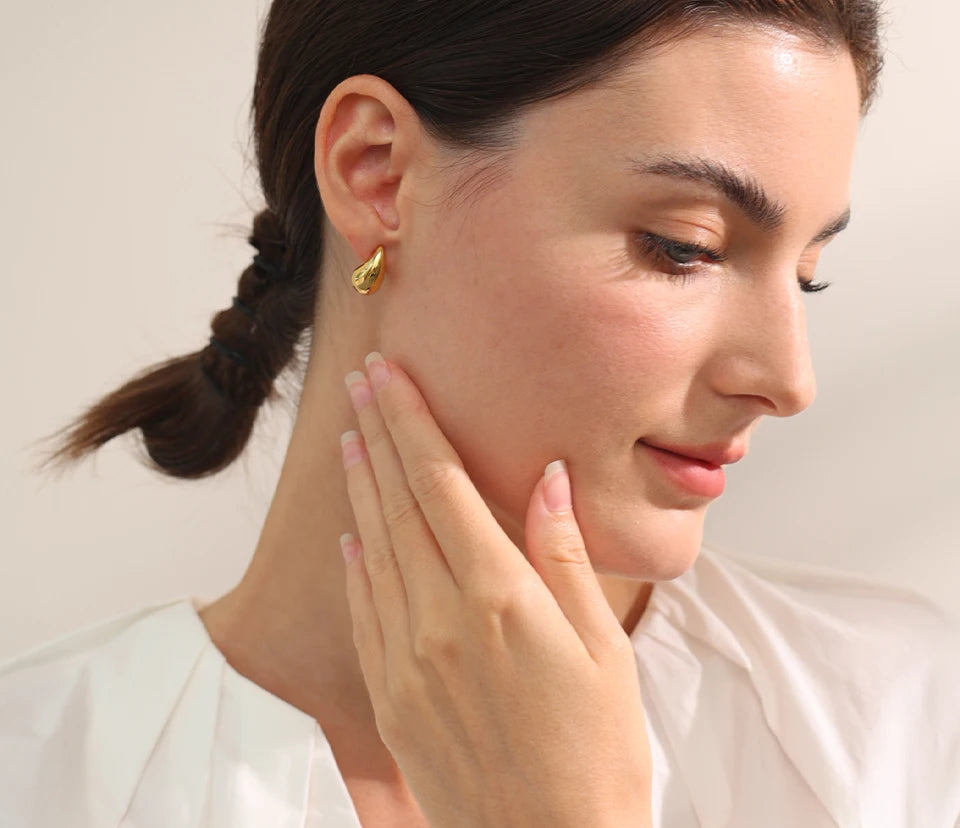 Chic Water Drop Stud Earrings - Ecru