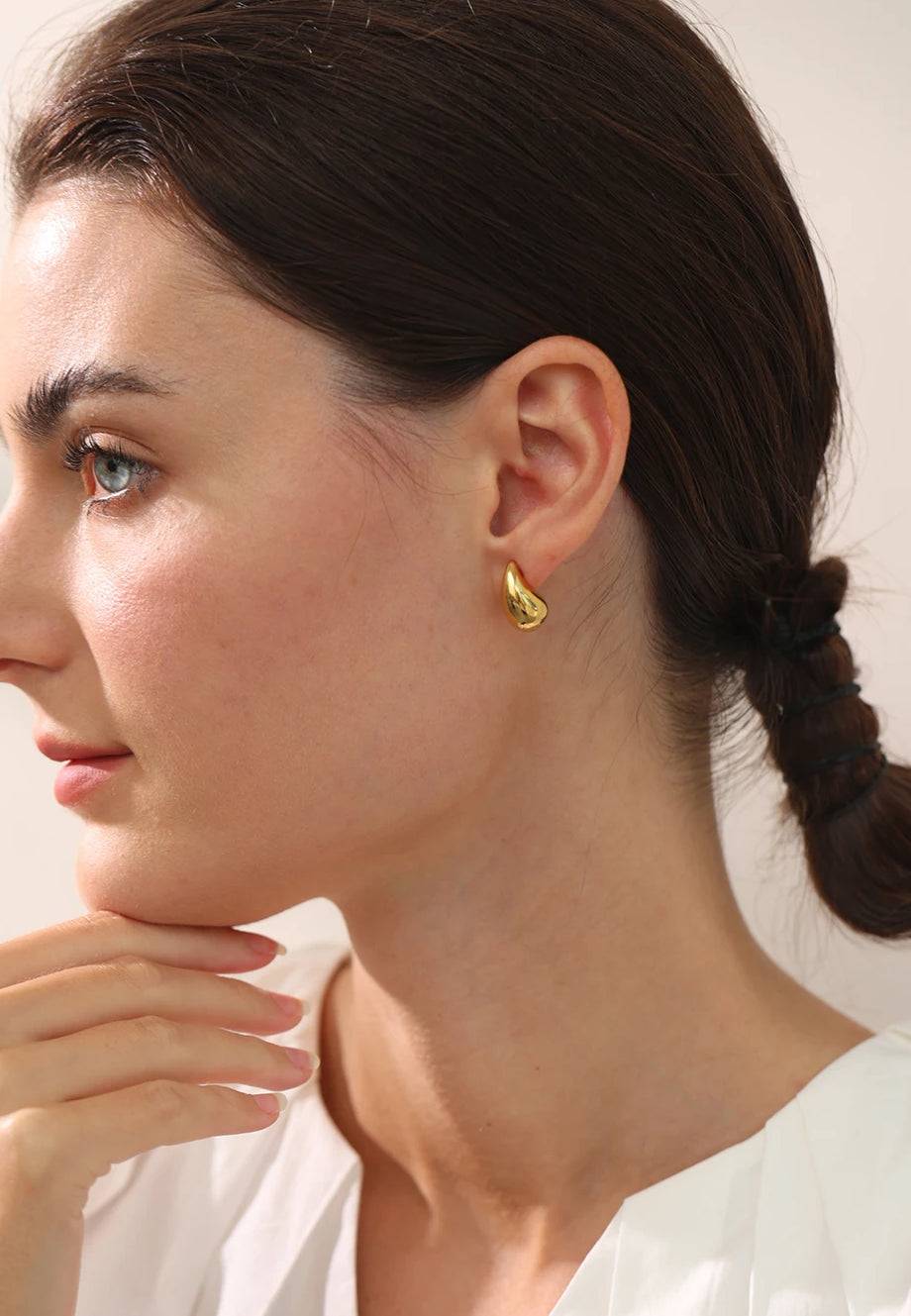 Chic Water Drop Stud Earrings - Ecru