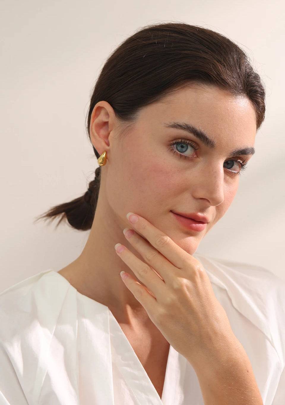 Chic Water Drop Stud Earrings - Ecru