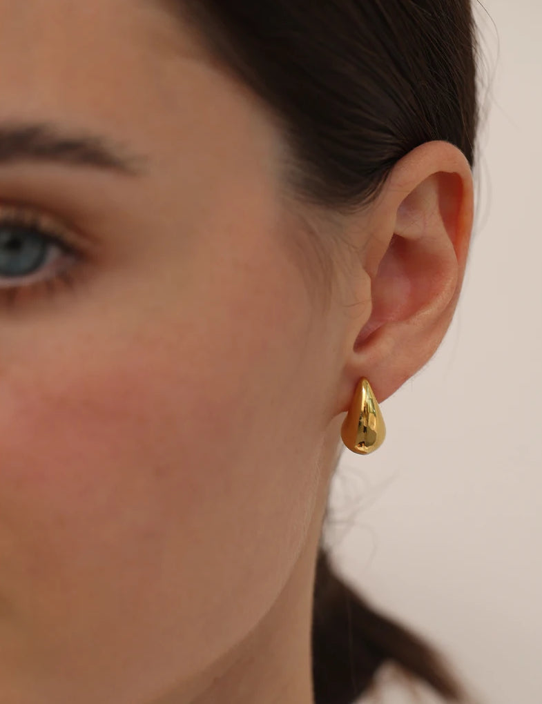 Chic Water Drop Stud Earrings - Ecru