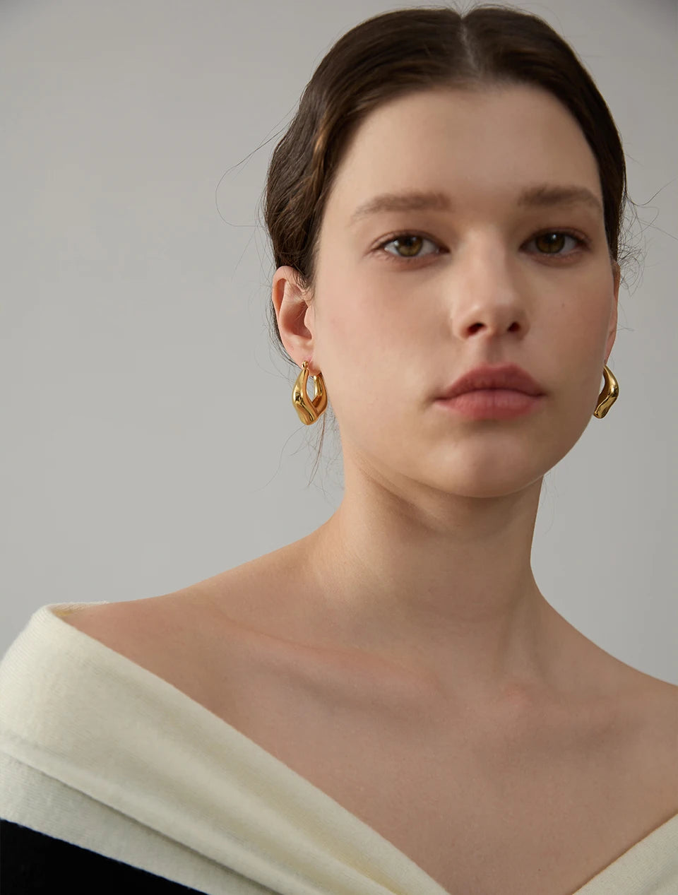 Chunky Elegant Classic Hoop Earrings - Ecru