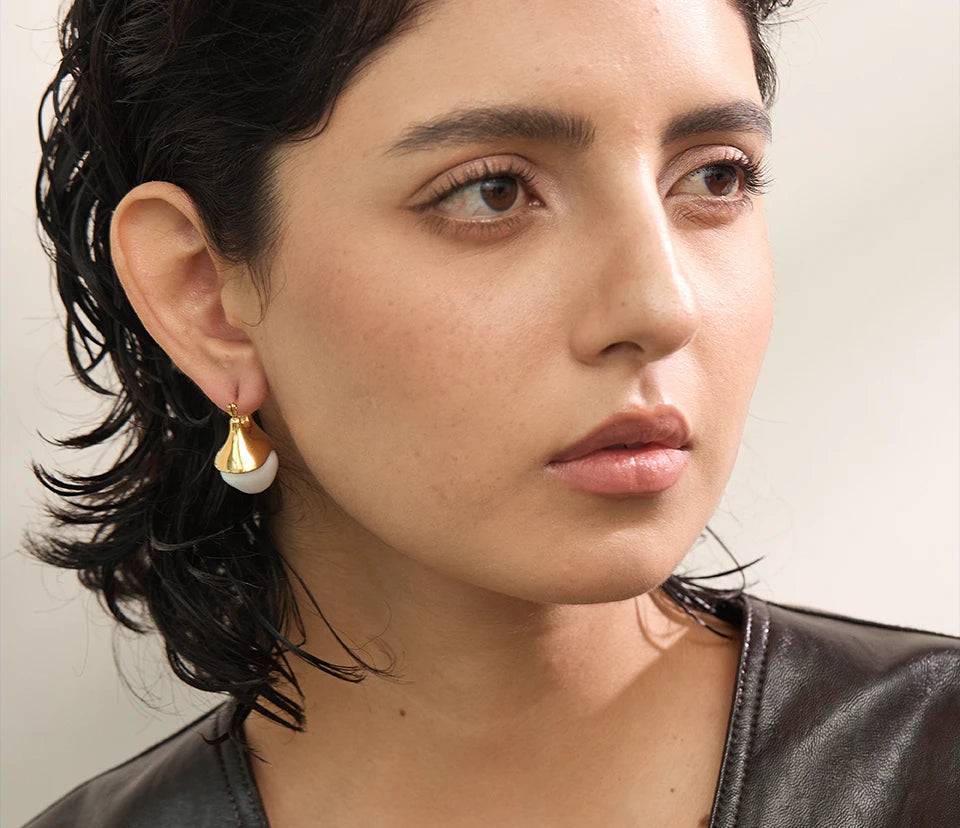 Chunky Shiny Modern Hoop Earrings - Ecru