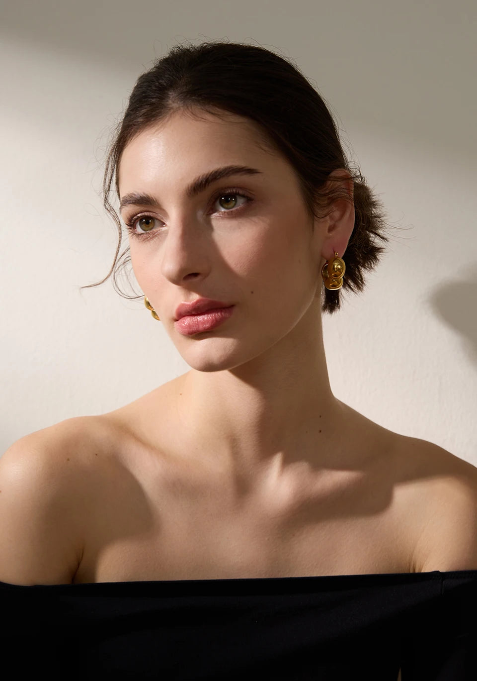 Chunky Textured Flower Hoop Earrings - Ecru