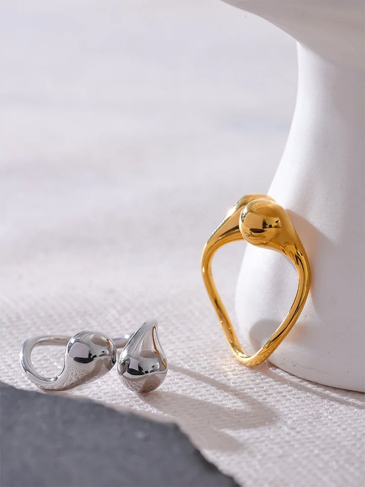 Elegant Geometric Chunky Statement Ring - Ecru