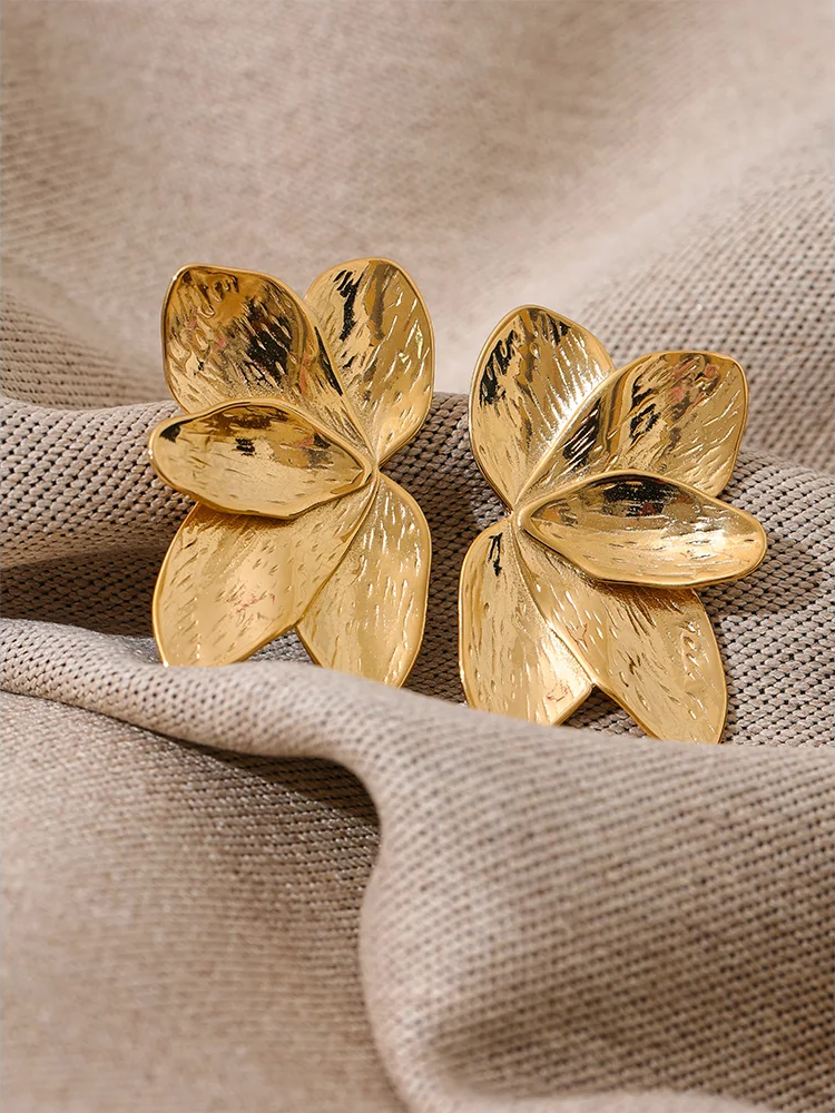Flower Gold Big Stud Earrings - Ecru