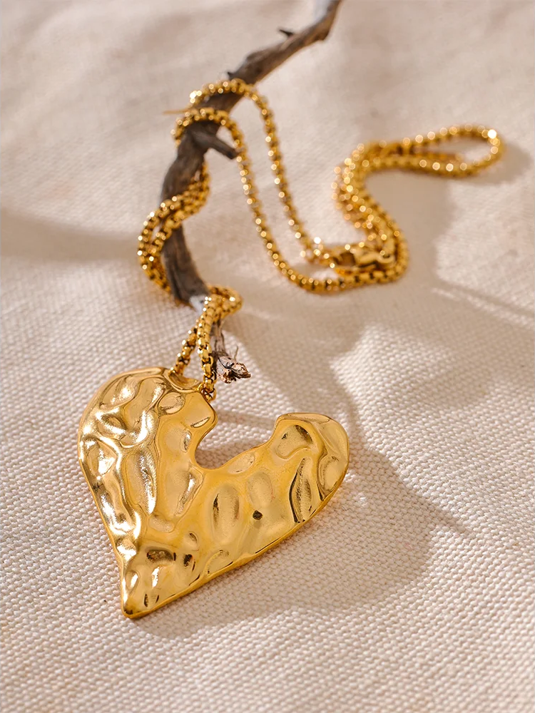 Heart Love Vintage Pendant Necklace - Ecru