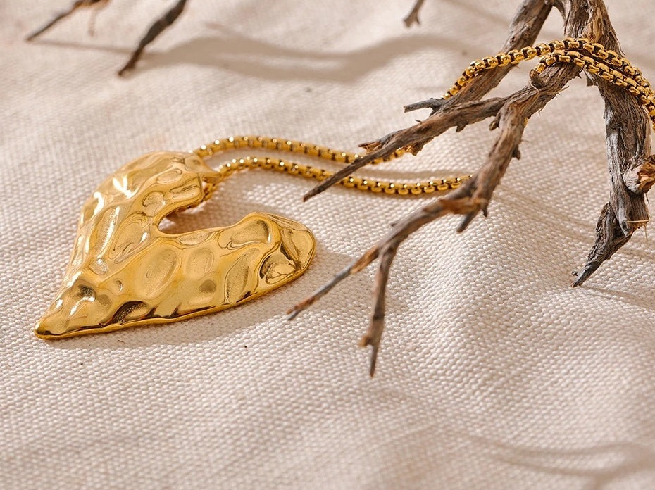 Heart Love Vintage Pendant Necklace - Ecru