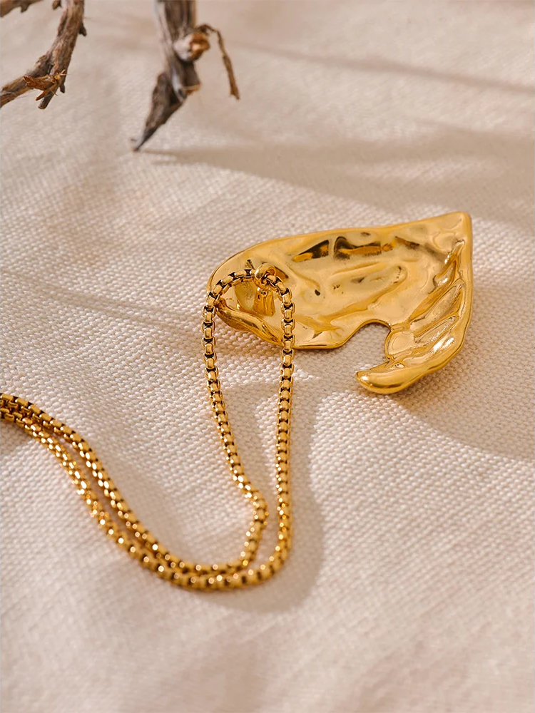 Heart Love Vintage Pendant Necklace - Ecru