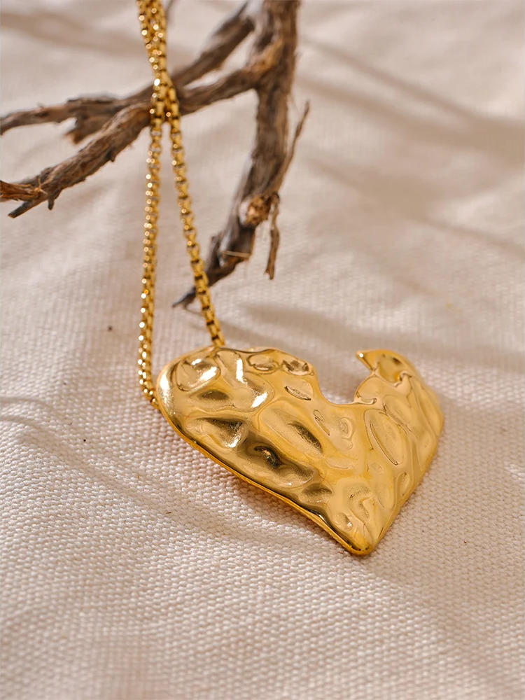 Heart Love Vintage Pendant Necklace - Ecru