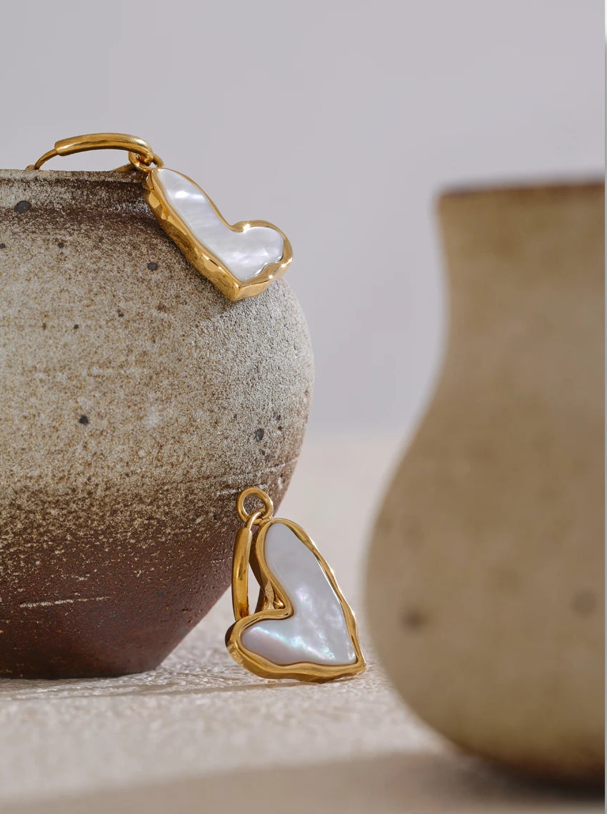 Heart Shell Versatile Hoop Earrings - Ecru