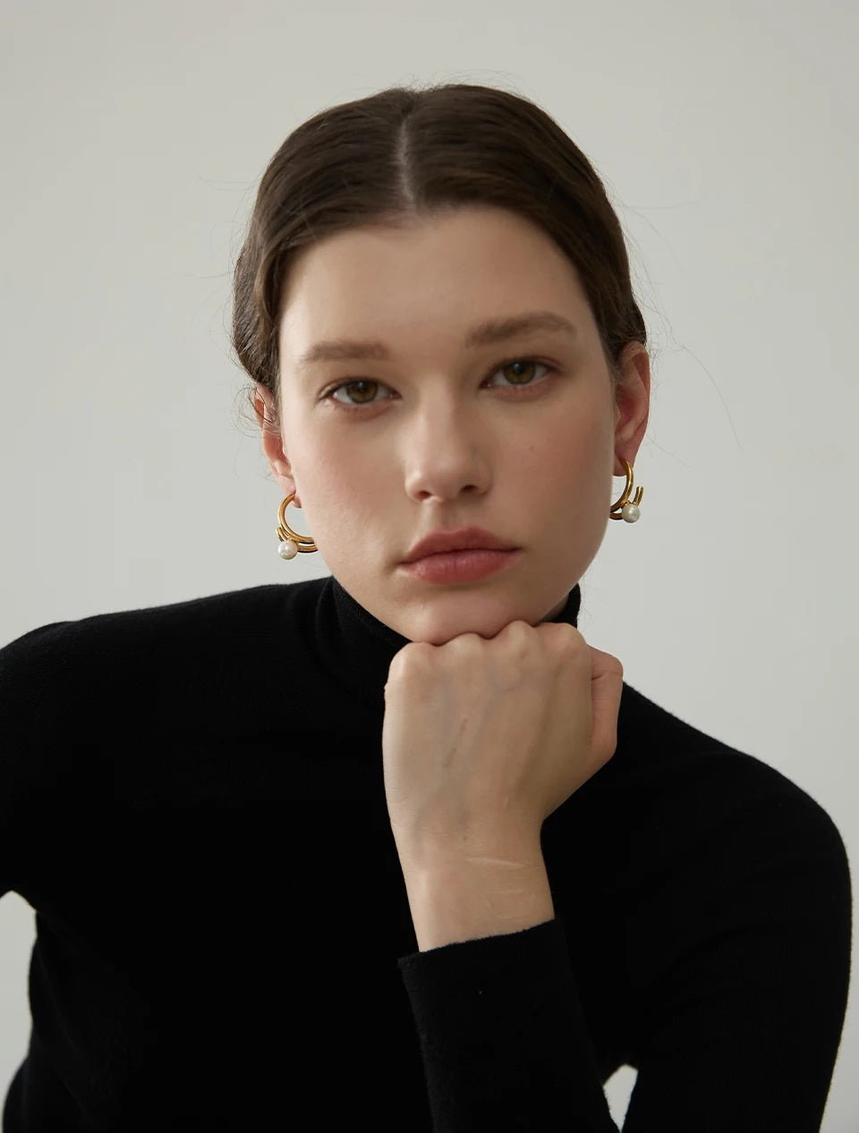 Imitation Pearls Geometric Huggie Earrings - Ecru