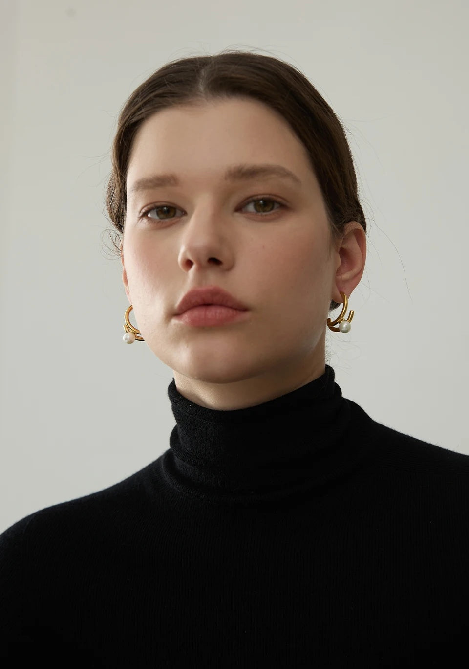 Imitation Pearls Geometric Huggie Earrings - Ecru