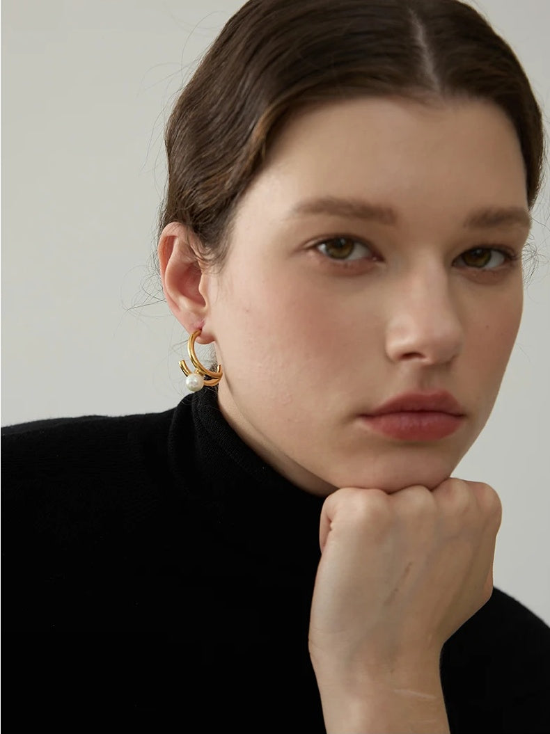 Imitation Pearls Geometric Huggie Earrings - Ecru
