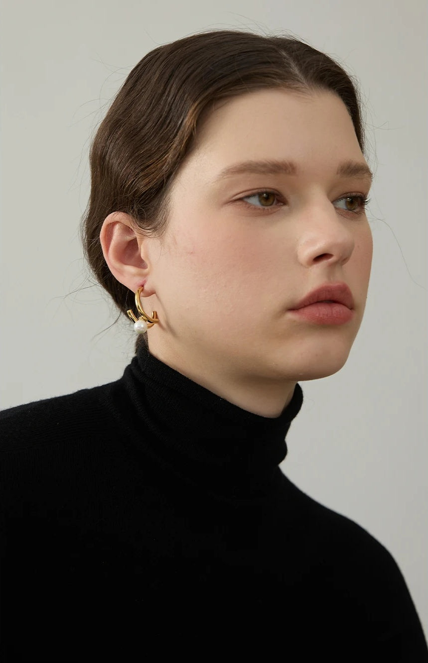 Imitation Pearls Geometric Huggie Earrings - Ecru