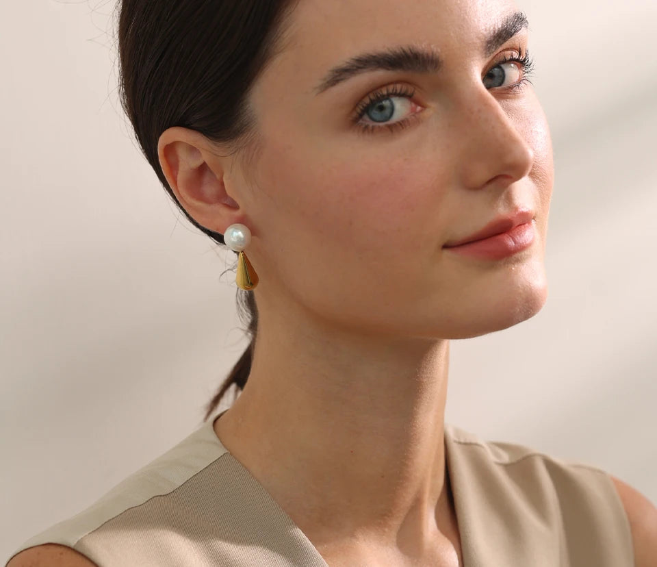 Pearl Shiny Classic Stud Earrings - Ecru