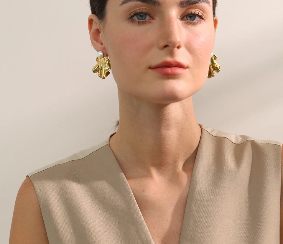 Refined Pearl Statement Stud Earrings - Ecru