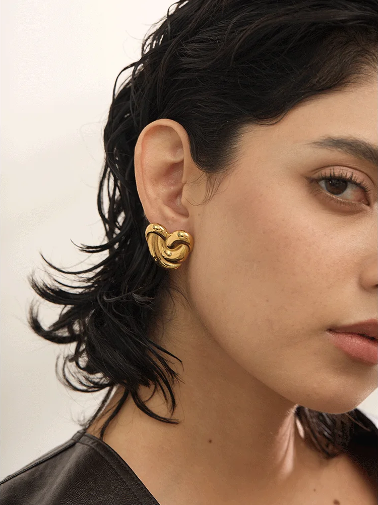 Romantic Heart Love Stud Earrings - Ecru
