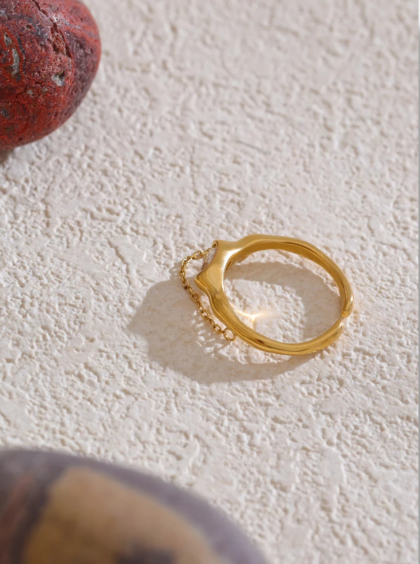 Shiny Zircon Chain Statement Ring - Ecru