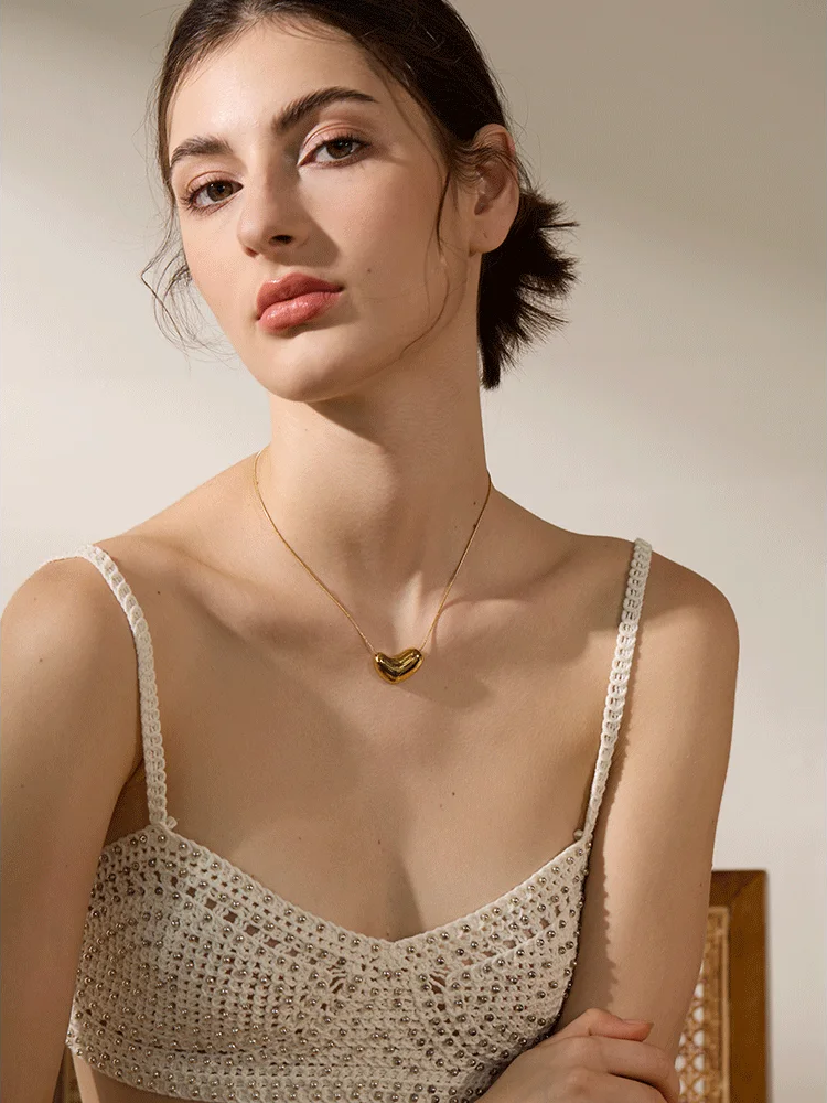 Stylish Texture Heart Pendant Necklace - Ecru