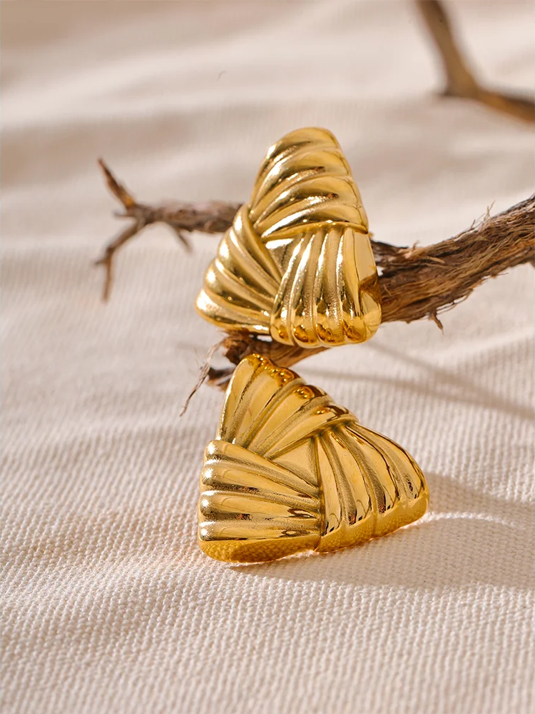 Triangle Texture Charm Stud Earrings - Ecru